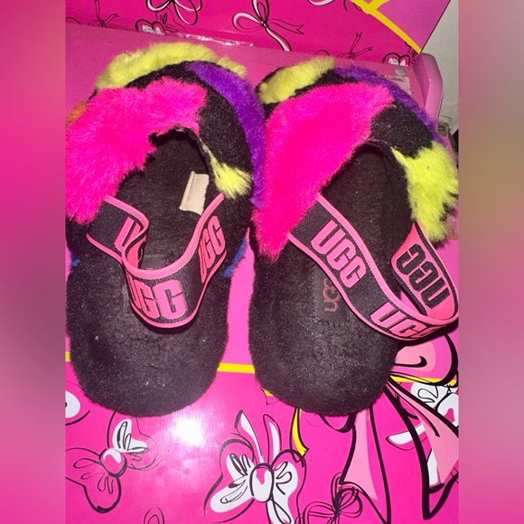 Authentic Ugg Fluff Yeah Slippers (Girls) - Picture 2 of 3